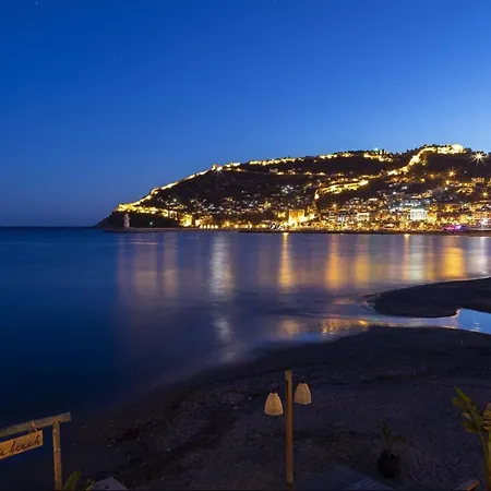 アパートホテル Cemal Bey 3*