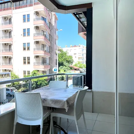 Cemal Bey アパートホテル アランヤ